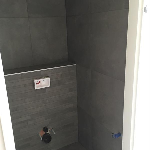Toilet met 60x60 grijze tegels | RMB Tegels & Sanitair