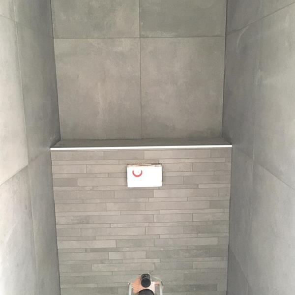 Toilet met 60x60 grijze tegels | RMB Tegels & Sanitair