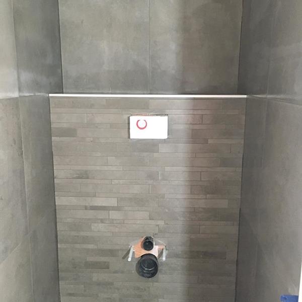 Toilet met 60x60 grijze tegels | RMB Tegels & Sanitair