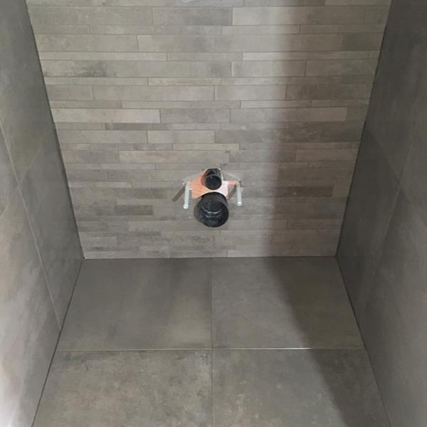 Toilet met 60x60 grijze tegels | RMB Tegels & Sanitair