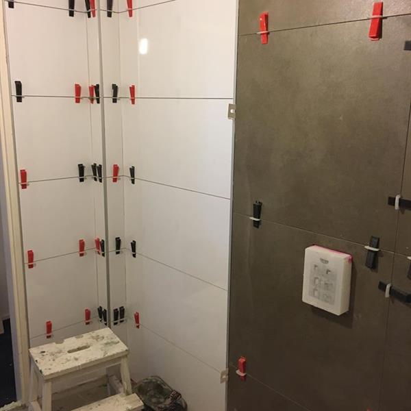 Badkamer met 120x40 en 60x60 tegels | RMB Tegels & Sanitair