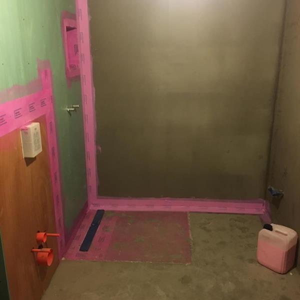 Badkamer met 120x40 en 60x60 tegels | RMB Tegels & Sanitair