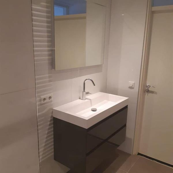 Badkamer met 120x40 en 60x60 tegels | RMB Tegels & Sanitair