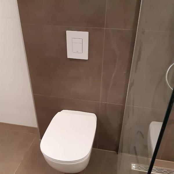 Badkamer met 120x40 en 60x60 tegels | RMB Tegels & Sanitair