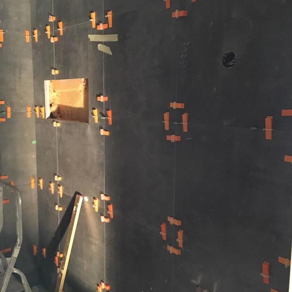 Badkamer met 60x60 en 120x30 tegels | RMB Tegels & Sanitair