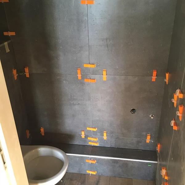 Badkamer met 60x60 en 120x30 tegels | RMB Tegels & Sanitair