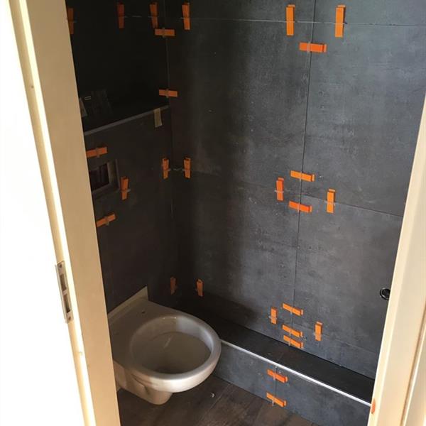 Badkamer met 60x60 en 120x30 tegels | RMB Tegels & Sanitair