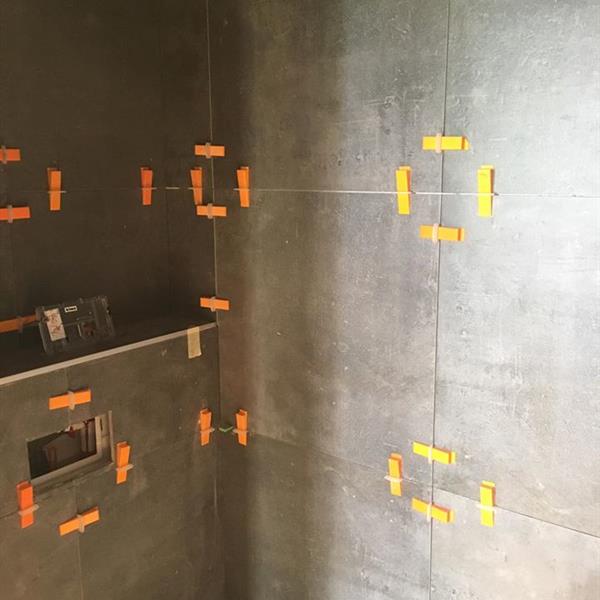 Badkamer met 60x60 en 120x30 tegels | RMB Tegels & Sanitair