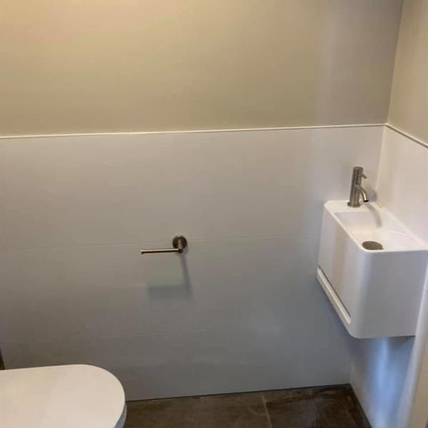 Badkamer met visgraat 20x10 tegels | RMB Tegels & Sanitair