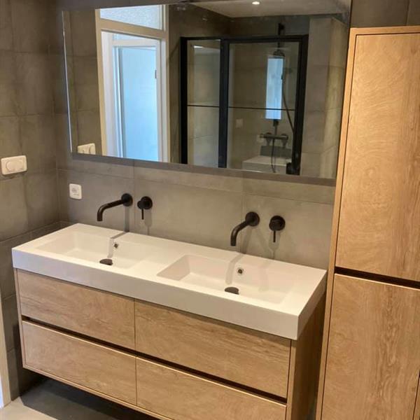 Badkamer met 30x60 en 60x60 grijze tegels | RMB Tegels & Sanitair